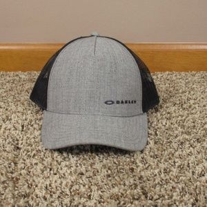 Oakley Hat Men's Gray Black Classic Mid Snap Back Mesh